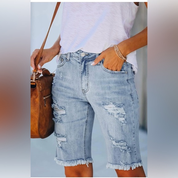 Women's Ripped Mid-Rise Denim Bermuda Shorts Frayed
Stretch Jean Shorts, XXL - Picture 2 of 9